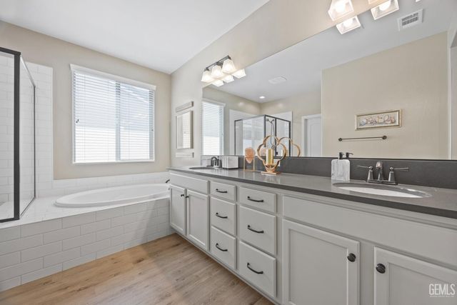 13514 Pixton Avenue, Bakersfield, CA 93311