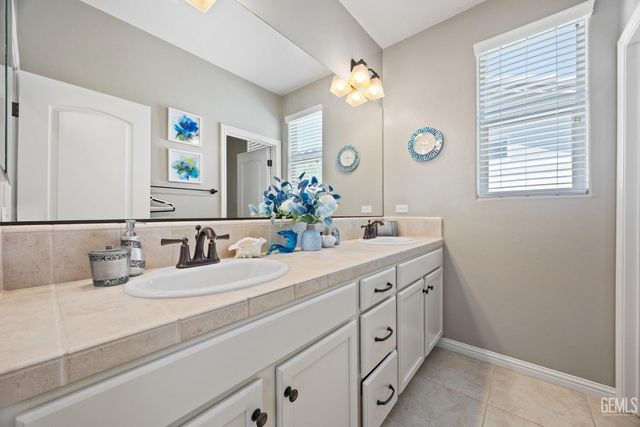 13514 Pixton Avenue, Bakersfield, CA 93311