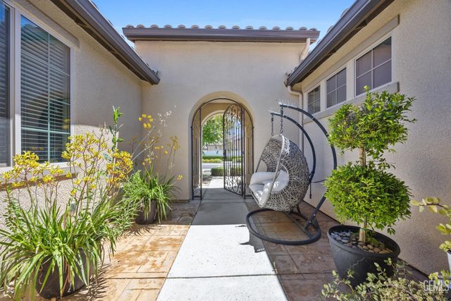 13514 Pixton Avenue, Bakersfield, CA 93311
