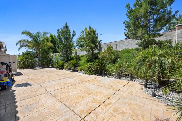 13514 Pixton Avenue, Bakersfield, CA 93311