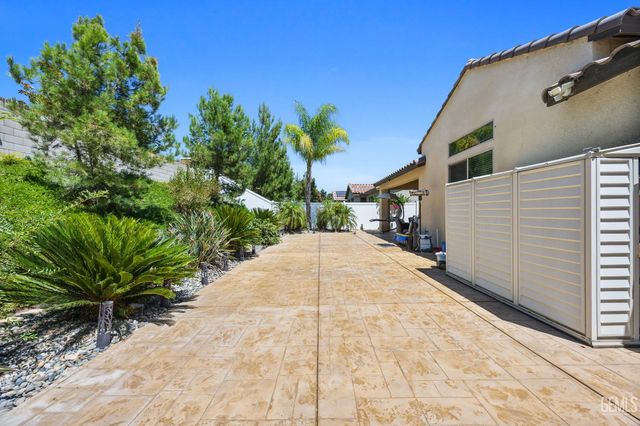 13514 Pixton Avenue, Bakersfield, CA 93311