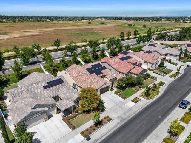 13514 Pixton Avenue, Bakersfield, CA 93311