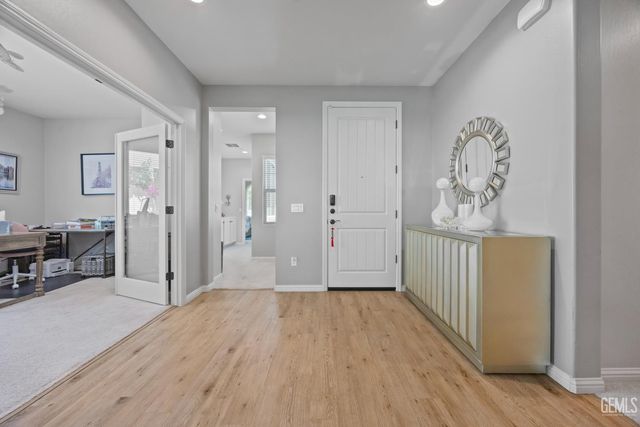 13514 Pixton Avenue, Bakersfield, CA 93311