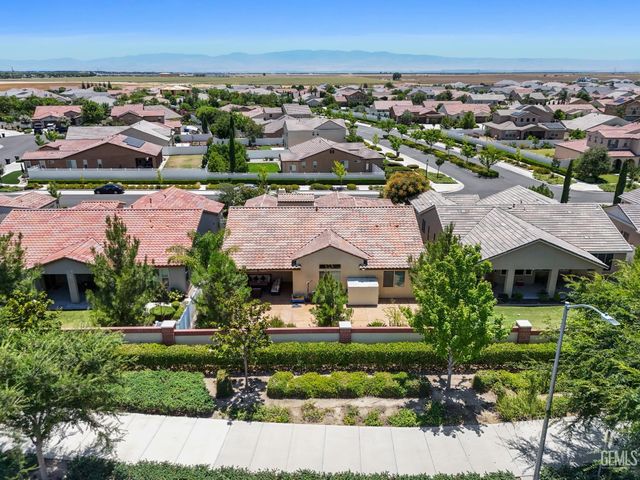 13514 Pixton Avenue, Bakersfield, CA 93311