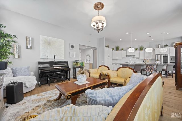 13514 Pixton Avenue, Bakersfield, CA 93311
