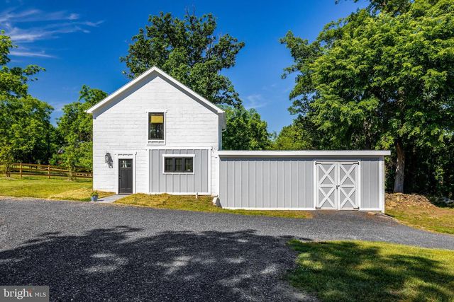 18360 TURNBERRY DR, Round Hill, VA 20141