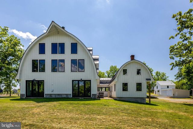 18360 TURNBERRY DR, Round Hill, VA 20141