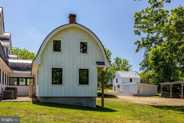 18360 TURNBERRY DR, Round Hill, VA 20141