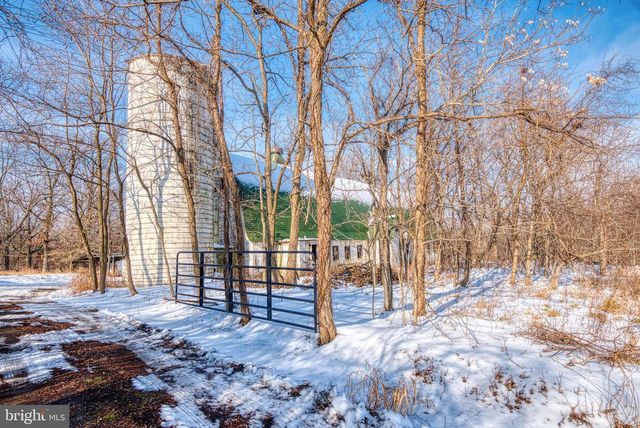 18360 TURNBERRY DR, Round Hill, VA 20141