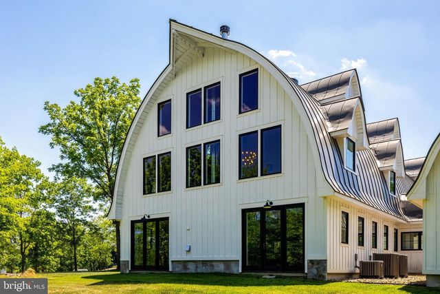 18360 TURNBERRY DR, Round Hill, VA 20141