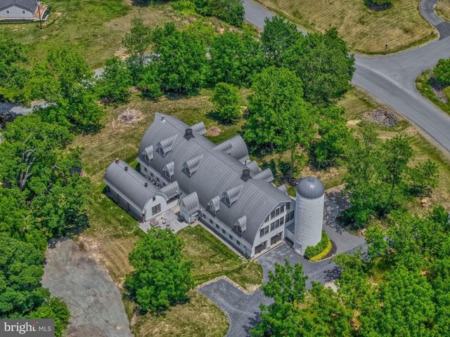 18360 TURNBERRY DR, Round Hill, VA 20141