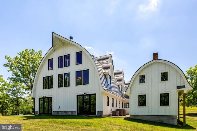 18360 TURNBERRY DR, Round Hill, VA 20141