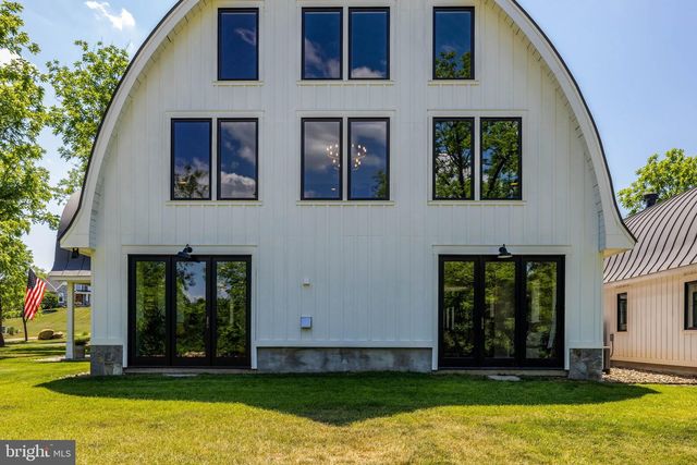 18360 TURNBERRY DR, Round Hill, VA 20141
