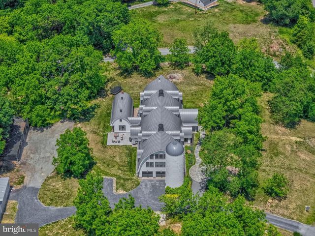 18360 TURNBERRY DR, Round Hill, VA 20141