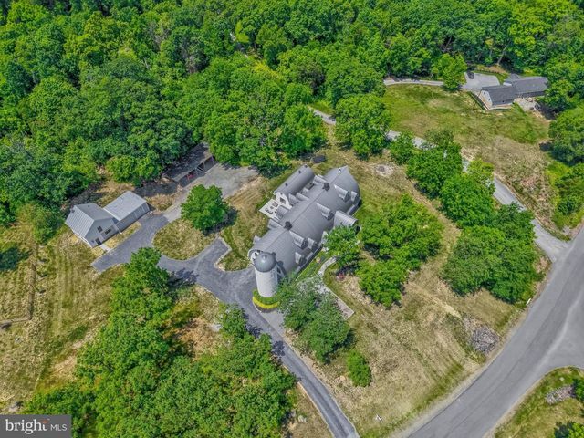 18360 TURNBERRY DR, Round Hill, VA 20141