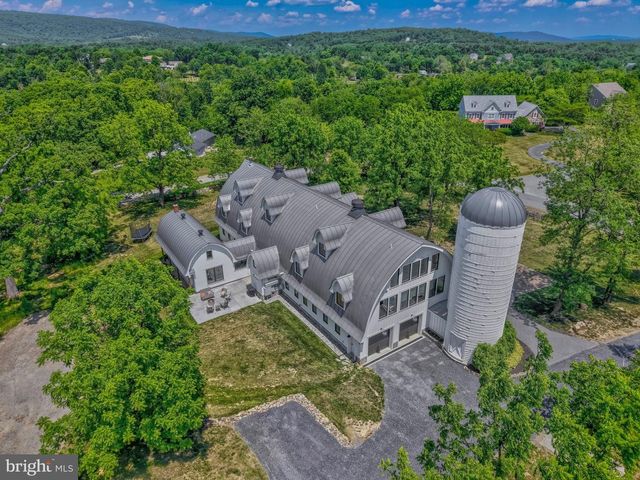 18360 TURNBERRY DR, Round Hill, VA 20141