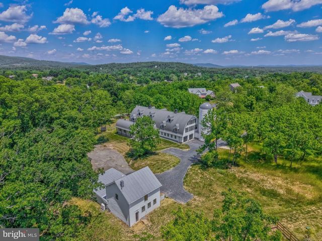 18360 TURNBERRY DR, Round Hill, VA 20141
