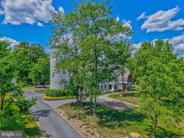 18360 TURNBERRY DR, Round Hill, VA 20141