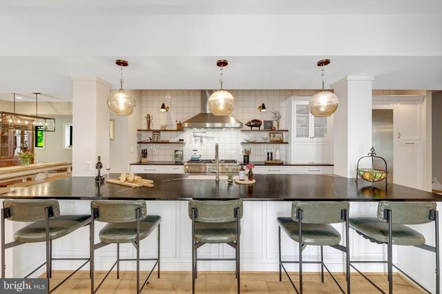18360 TURNBERRY DR, Round Hill, VA 20141