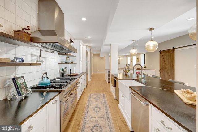 18360 TURNBERRY DR, Round Hill, VA 20141
