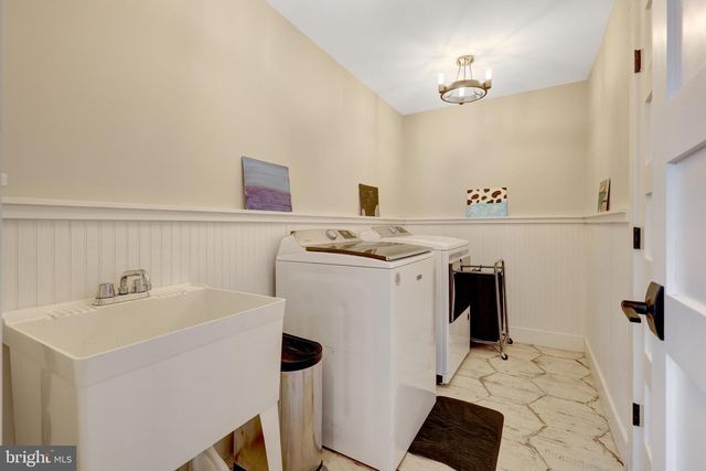 18360 TURNBERRY DR, Round Hill, VA 20141