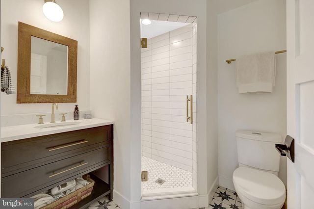 18360 TURNBERRY DR, Round Hill, VA 20141