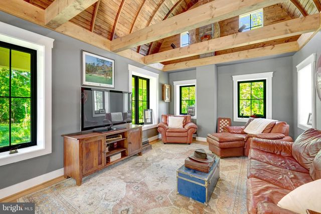 18360 TURNBERRY DR, Round Hill, VA 20141
