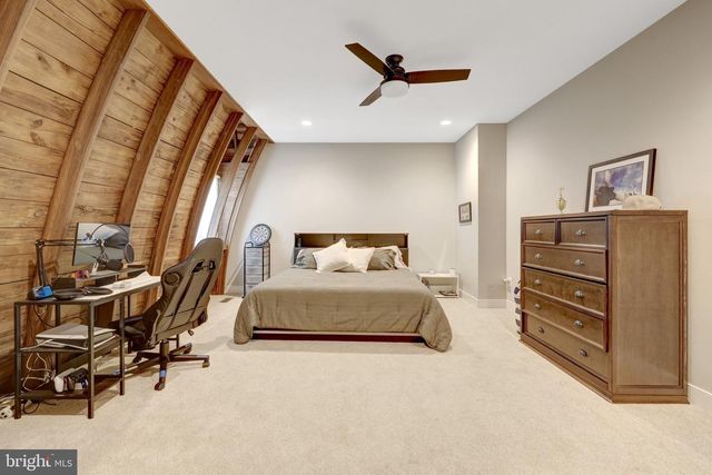 18360 TURNBERRY DR, Round Hill, VA 20141