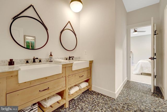 18360 TURNBERRY DR, Round Hill, VA 20141
