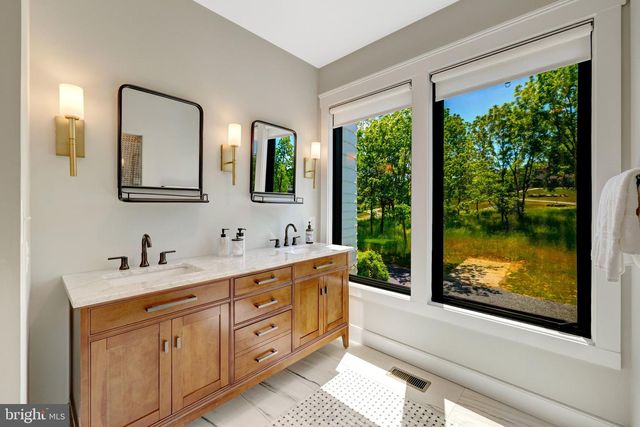 18360 TURNBERRY DR, Round Hill, VA 20141