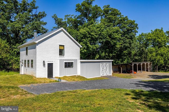 18360 TURNBERRY DR, Round Hill, VA 20141