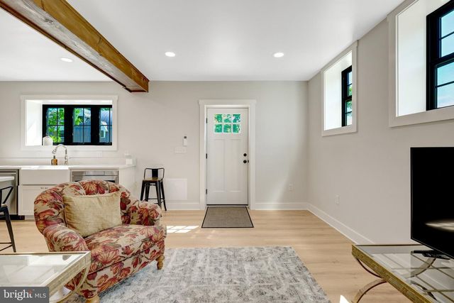 18360 TURNBERRY DR, Round Hill, VA 20141