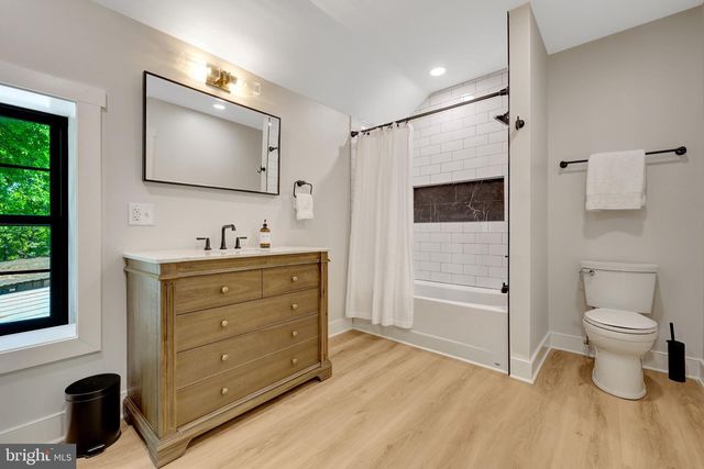18360 TURNBERRY DR, Round Hill, VA 20141