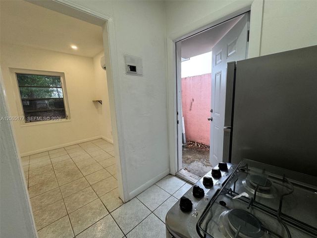 2380 NW Flagler Terrace R, Miami, FL 33125