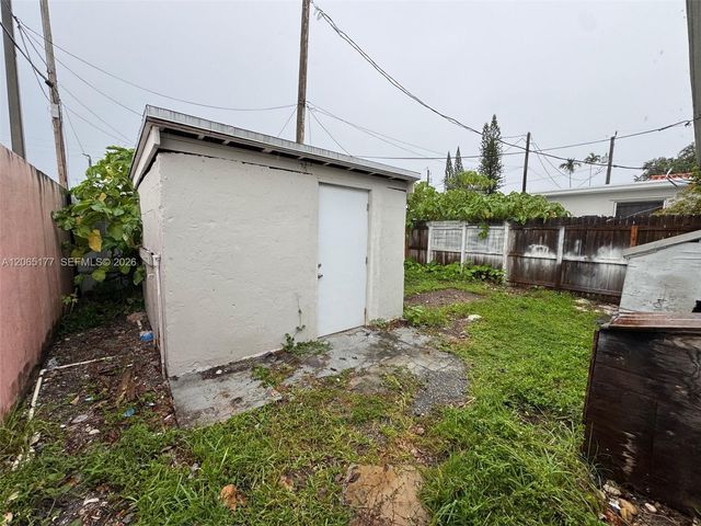 2380 NW Flagler Terrace R, Miami, FL 33125