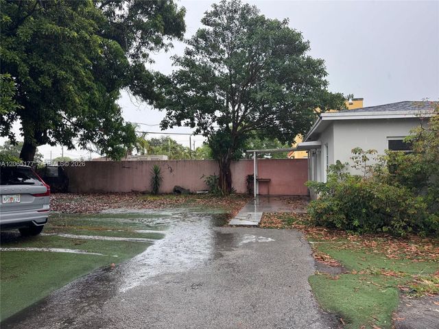 2380 NW Flagler Terrace R, Miami, FL 33125