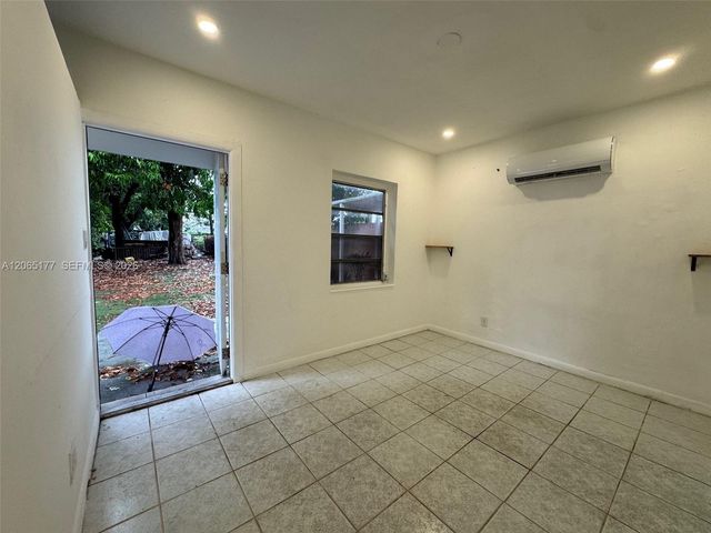 2380 NW Flagler Terrace R, Miami, FL 33125