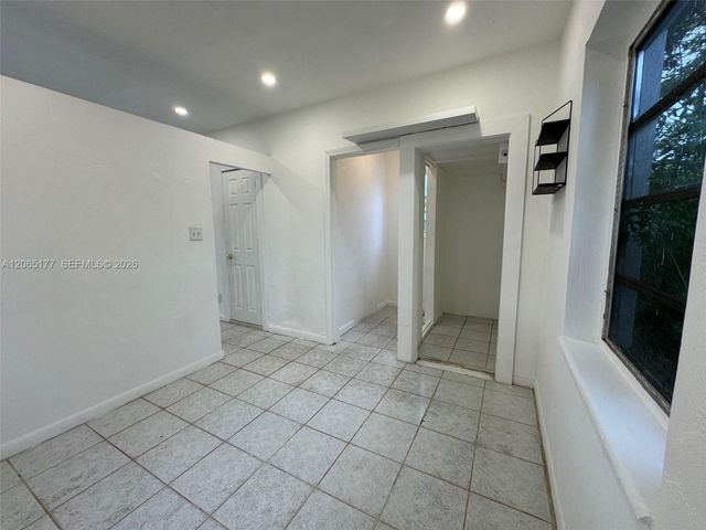 2380 NW Flagler Terrace R, Miami, FL 33125