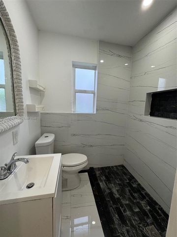 2380 NW Flagler Terrace R, Miami, FL 33125