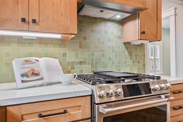 1104 Walton Street, Houston, TX 77009