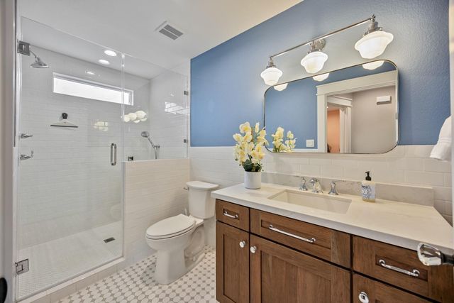 1104 Walton Street, Houston, TX 77009