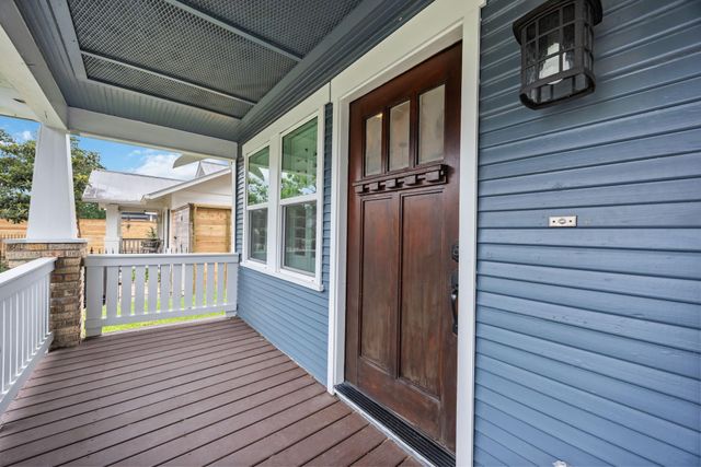 1104 Walton Street, Houston, TX 77009