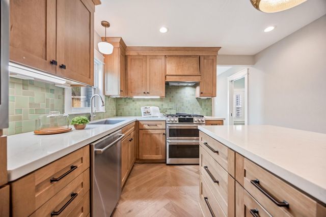 1104 Walton Street, Houston, TX 77009