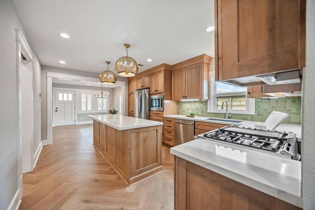 1104 Walton Street, Houston, TX 77009