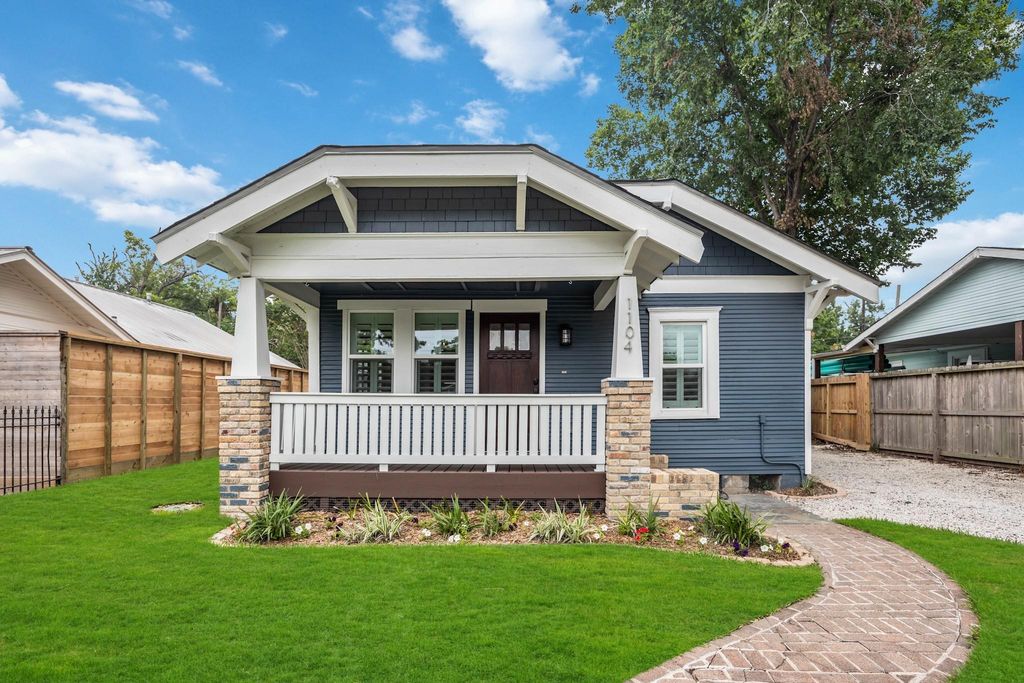 1104 Walton Street, Houston, TX 77009