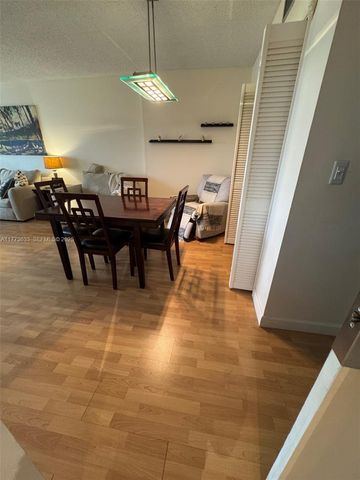 4330 Hillcrest Dr 304 304, Hollywood, FL 33021