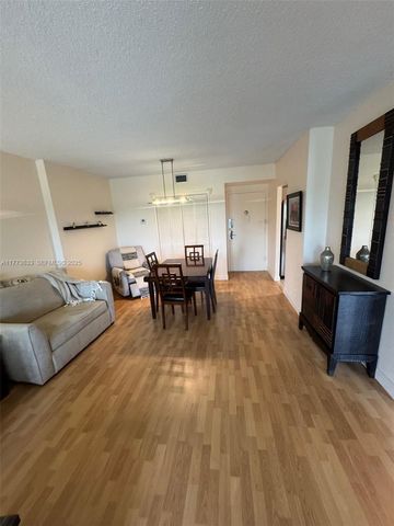 4330 Hillcrest Dr 304 304, Hollywood, FL 33021