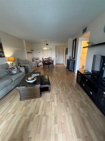 4330 Hillcrest Dr 304 304, Hollywood, FL 33021