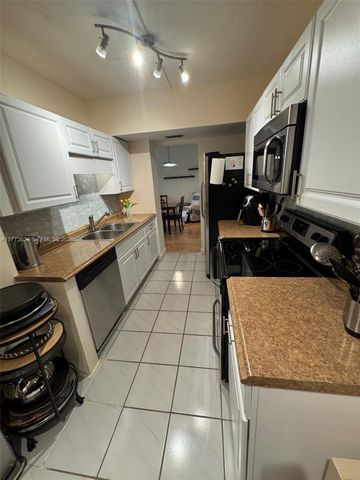 4330 Hillcrest Dr 304 304, Hollywood, FL 33021