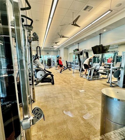 4330 Hillcrest Dr 304 304, Hollywood, FL 33021